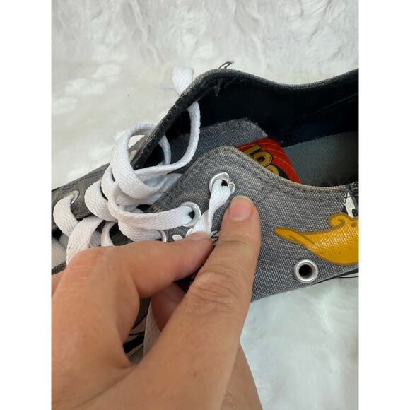 Converse Looney Tunes Chuck All Star Low Top Gray Bugs Bunny Daffy Duck M6 / W8 - Picture 13 of 13